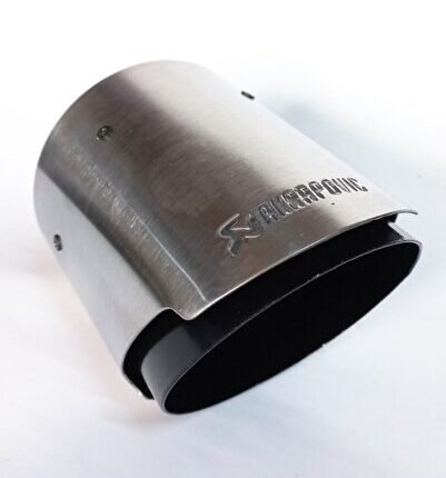 100 mm Akrapovic Stil Tekli Egzoz Ucu — Parlak Krom Dış Gövde (1 Adet)