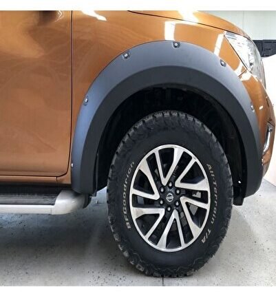 Nissan Navara NP300 2018 Adblue Çıkıntılı Civatalı Çamurluk Kaplama Dodik