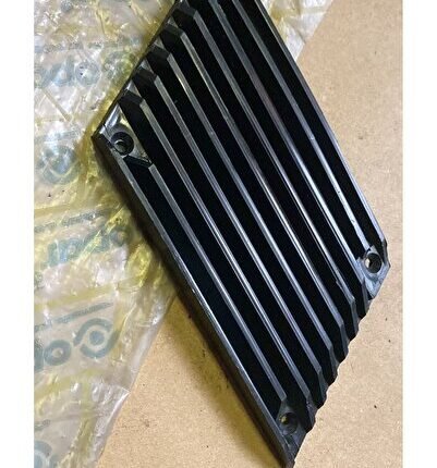 MURAT 131  TOFAŞ  ARKA SOL ÇAMURLUK YAN  HAVALANDIRMA  IZGARASI ESKİ ÜRETİM