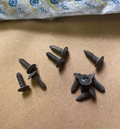 TOFAŞ MURAT 131 MURAT 124 KAPORTA SABİTLEME MONTAJ CİVATASI 10 ADET