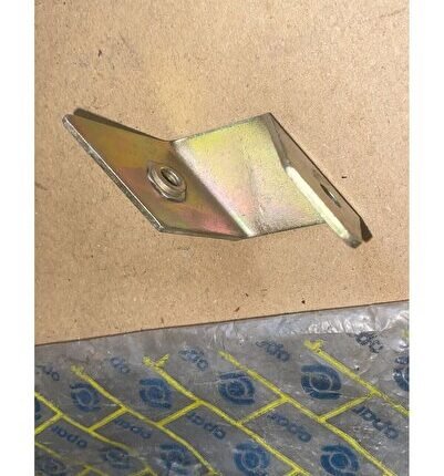 TOFAŞ DOĞAN KARTAL ŞAHİN MURAT 131 ARKA TAMPON BRAKETİ DEMİRİ SAĞ  OPAR